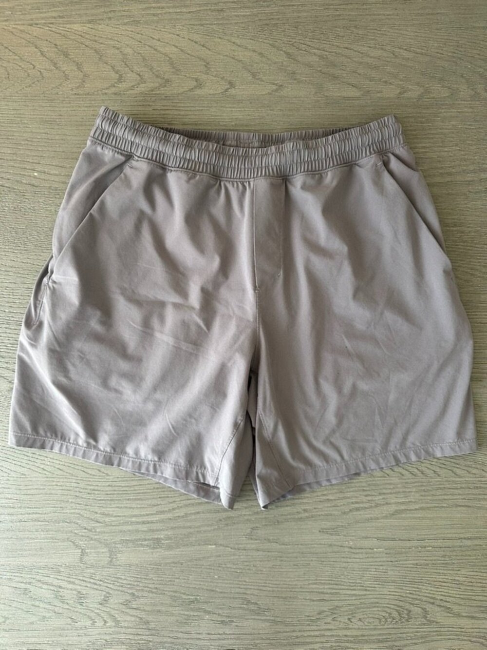 Lululemon Men’s pace breakers 5 inch Large